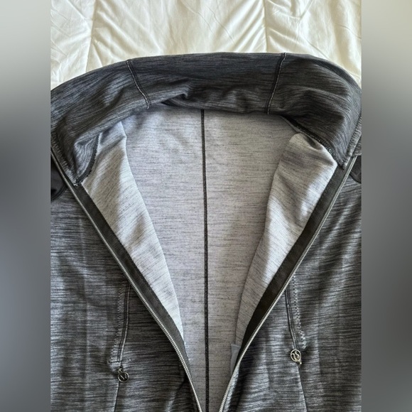 Lululemon Full Zip Jacket Womens Size 6 Gray/Black Mock Neck Daily Practice EUC - Picture 5 of 6